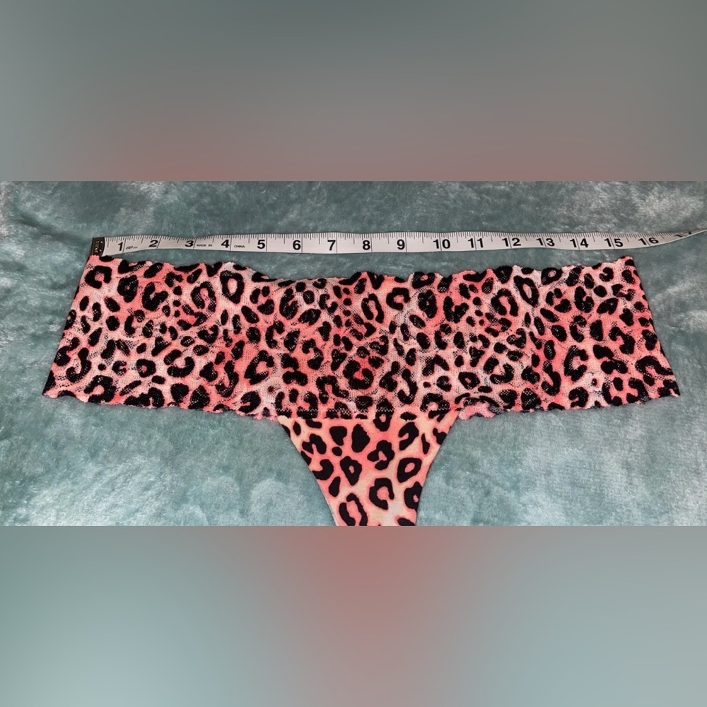 Victoria’s Secret PINK No-Show Seamless Thong Leopard Print Size Medium - Picture 6 of 7